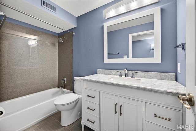 2323 Manor Grove Drive 5, Chesterfield, MO 63017