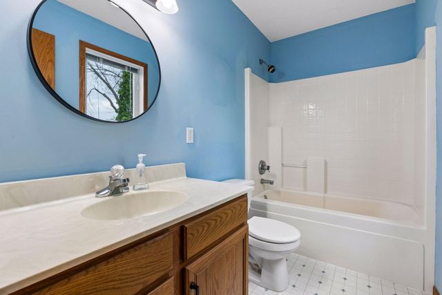 20562 Juno Trail, Lakeville, MN 55044