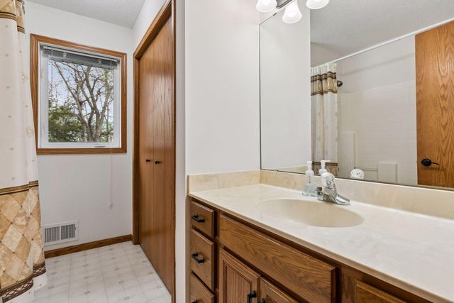 20562 Juno Trail, Lakeville, MN 55044