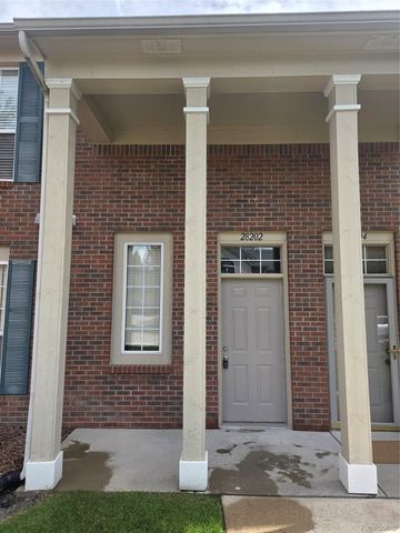 28202 Chesapeake Circle, Commerce Charter Township, MI 48390