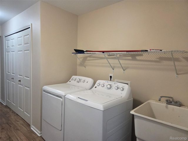 28202 Chesapeake Circle, Commerce Charter Township, MI 48390