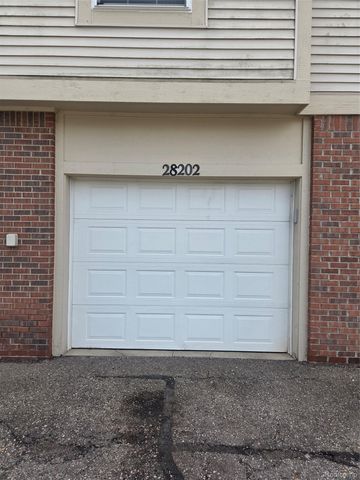 28202 Chesapeake Circle, Commerce Charter Township, MI 48390