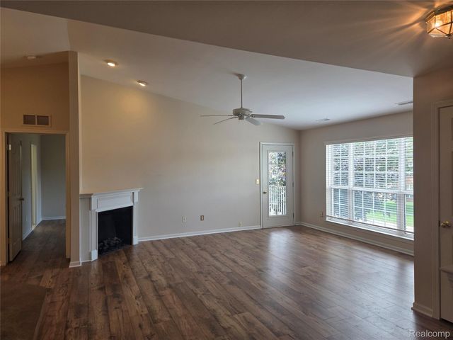 28202 Chesapeake Circle, Commerce Charter Township, MI 48390