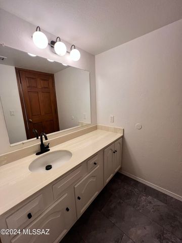 2304 W Paseo Cielo, Tucson, AZ 85742