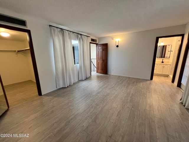 2304 W Paseo Cielo, Tucson, AZ 85742