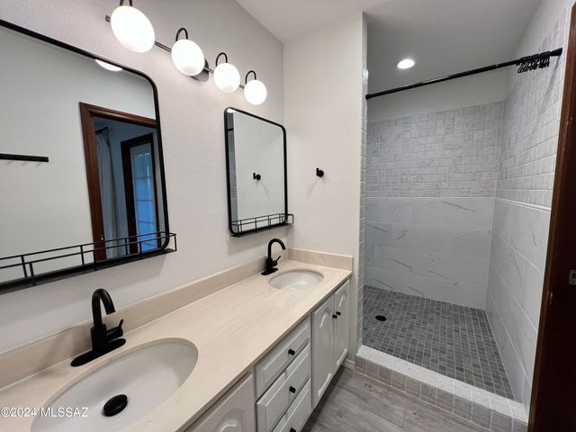 2304 W Paseo Cielo, Tucson, AZ 85742