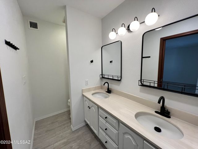 2304 W Paseo Cielo, Tucson, AZ 85742