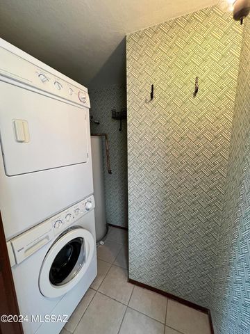 2304 W Paseo Cielo, Tucson, AZ 85742