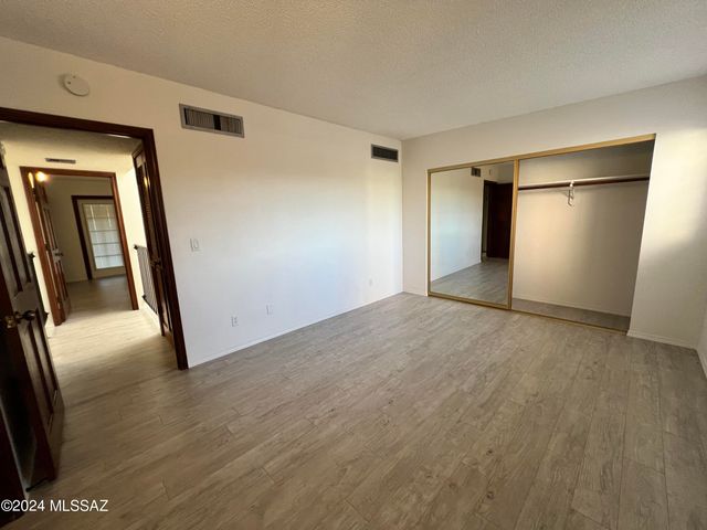 2304 W Paseo Cielo, Tucson, AZ 85742