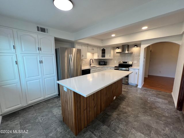 2304 W Paseo Cielo, Tucson, AZ 85742