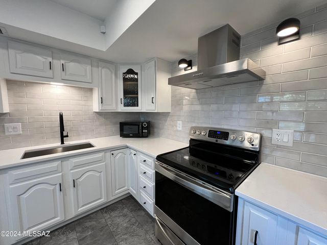 2304 W Paseo Cielo, Tucson, AZ 85742