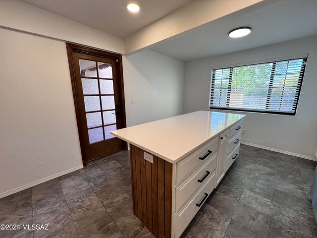 2304 W Paseo Cielo, Tucson, AZ 85742