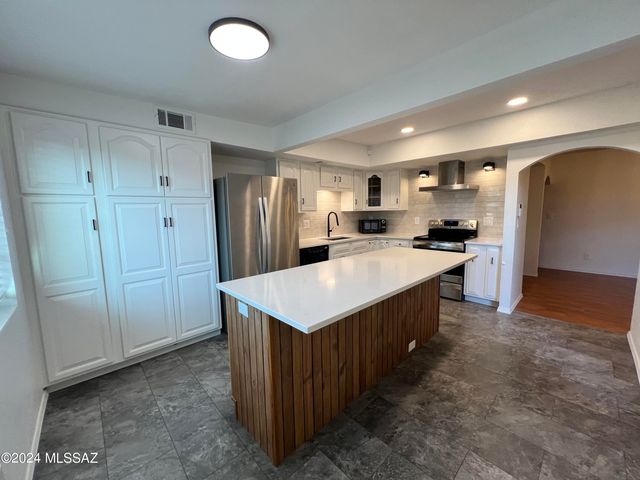 2304 W Paseo Cielo, Tucson, AZ 85742