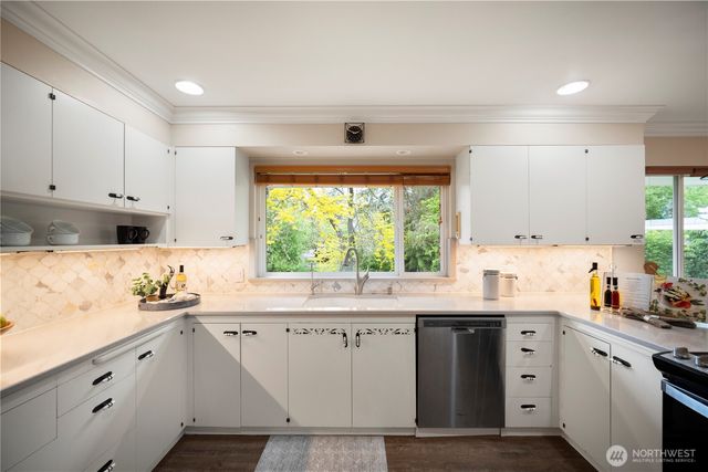 11411 Clovercrest Drive SW, Lakewood, WA 98499