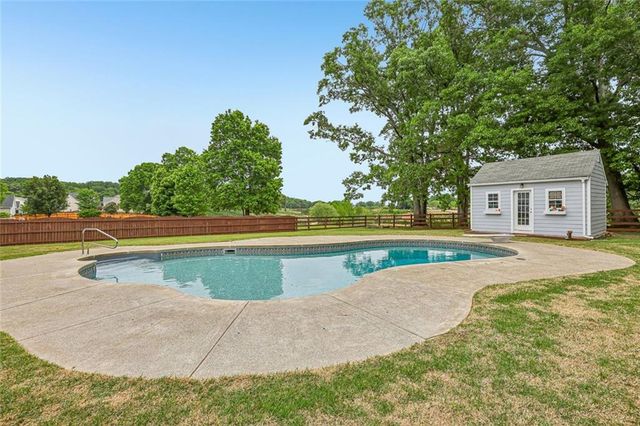 7125 Creek Ridge, Gainesville, GA 30506