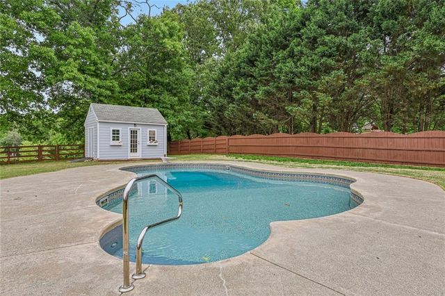 7125 Creek Ridge, Gainesville, GA 30506