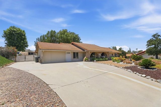 17531 Calle Del Corral, Riverside, CA 92504