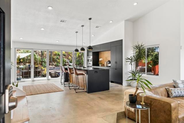 1609 Honeysuckle Court, Encinitas, CA 92024