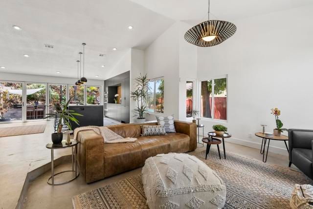 1609 Honeysuckle Court, Encinitas, CA 92024