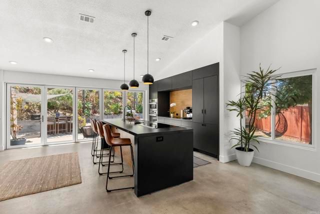 1609 Honeysuckle Court, Encinitas, CA 92024