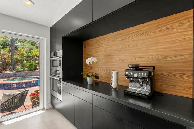 1609 Honeysuckle Court, Encinitas, CA 92024