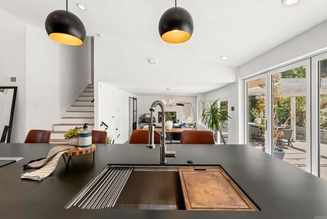 1609 Honeysuckle Court, Encinitas, CA 92024