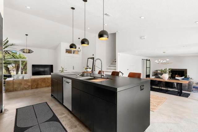 1609 Honeysuckle Court, Encinitas, CA 92024