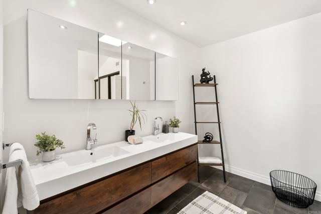 1609 Honeysuckle Court, Encinitas, CA 92024