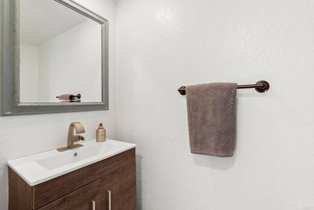 1609 Honeysuckle Court, Encinitas, CA 92024