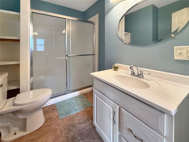 1909 E 24th Street, Des Moines, IA 50317