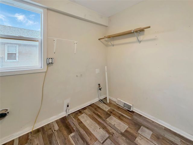 1909 E 24th Street, Des Moines, IA 50317