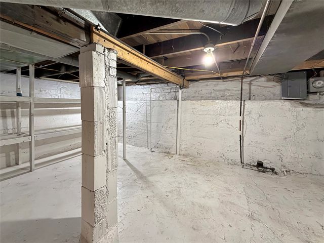 1909 E 24th Street, Des Moines, IA 50317