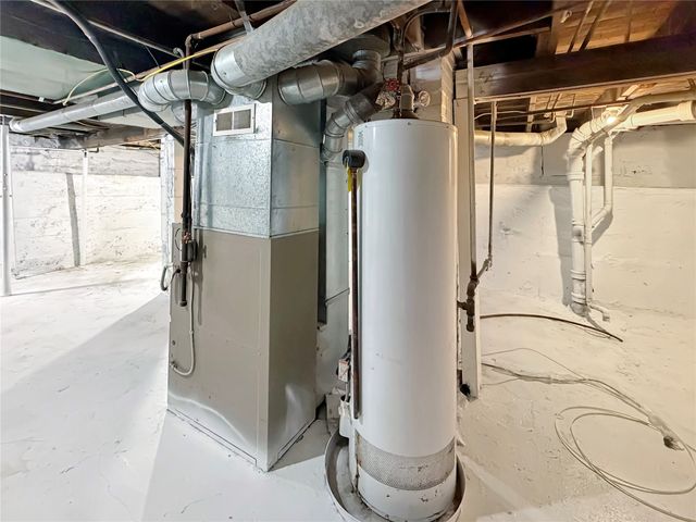 1909 E 24th Street, Des Moines, IA 50317