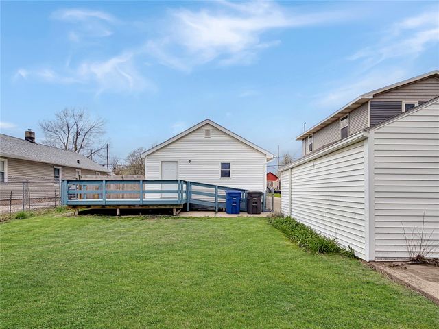 1909 E 24th Street, Des Moines, IA 50317