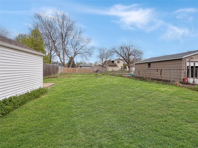 1909 E 24th Street, Des Moines, IA 50317