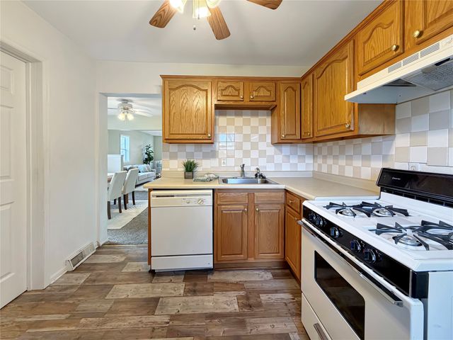 1909 E 24th Street, Des Moines, IA 50317