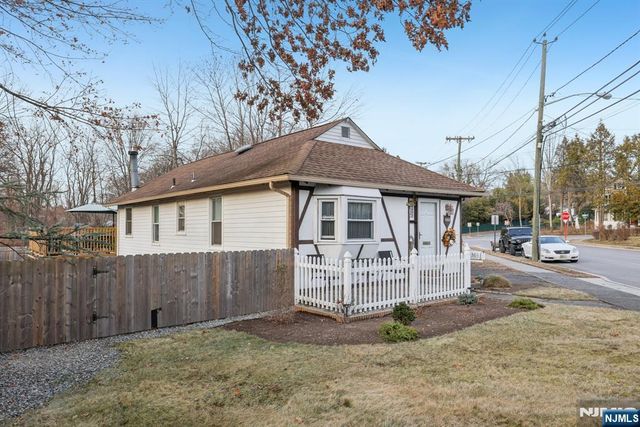 269 Paterson Avenue, Midland Park, NJ 07432