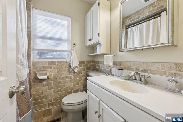 269 Paterson Avenue, Midland Park, NJ 07432