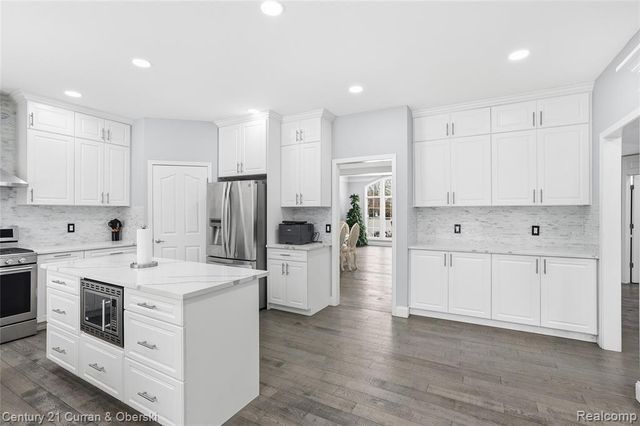 2043 Centennial Drive, Canton, MI 48187