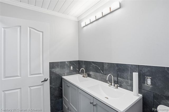 2043 Centennial Drive, Canton, MI 48187