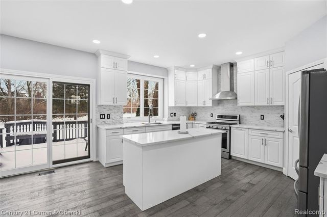 2043 Centennial Drive, Canton, MI 48187