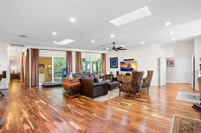 3045 CREST DRIVE, Clearwater, FL 33759