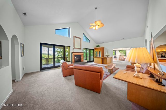 513 Cumberland Cove Rd, Monterey, TN 38574