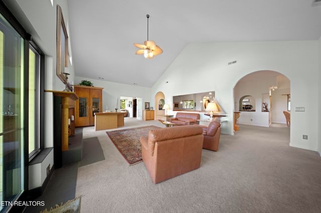 513 Cumberland Cove Rd, Monterey, TN 38574