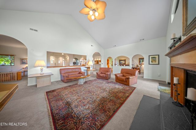 513 Cumberland Cove Rd, Monterey, TN 38574