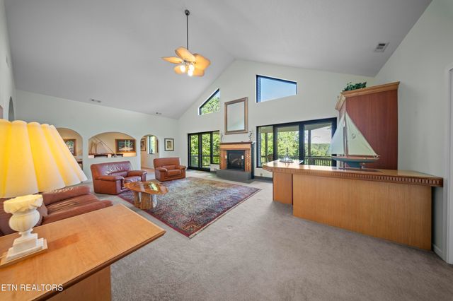 513 Cumberland Cove Rd, Monterey, TN 38574