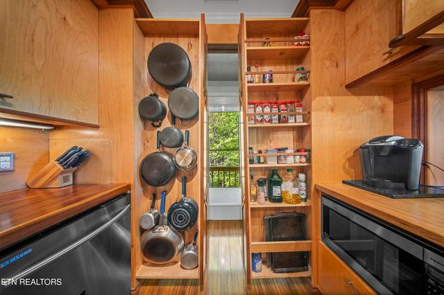 513 Cumberland Cove Rd, Monterey, TN 38574