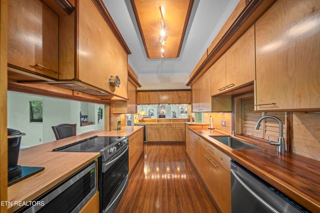 513 Cumberland Cove Rd, Monterey, TN 38574