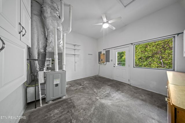 513 Cumberland Cove Rd, Monterey, TN 38574