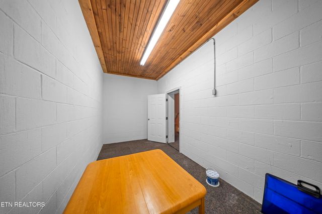 513 Cumberland Cove Rd, Monterey, TN 38574